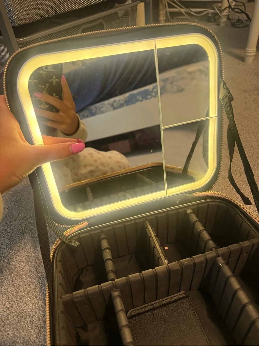 Light up LED travel make up case
